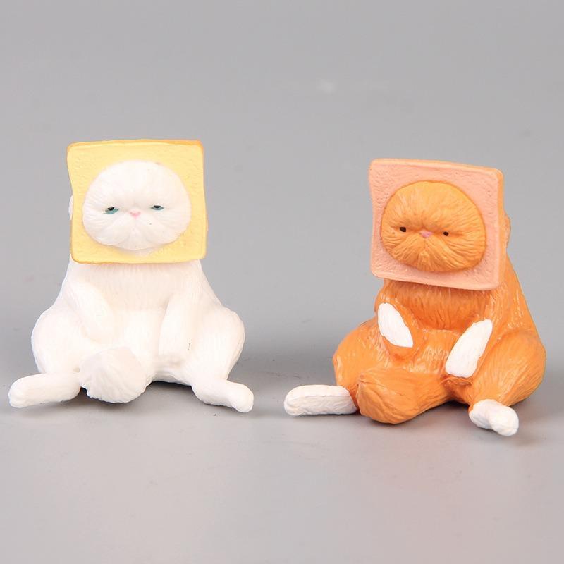 Cartoon Toast Head Cat Design Decoration, 4pcs Cute Cat & Toast Figurine Miniatures Finger Toys for Kids, Desktop Decoration Sculpture Craft, Mini Cat Ornament for Home Office