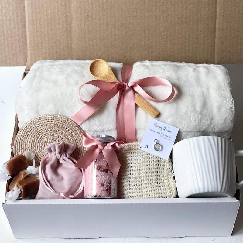 Thinking Of You Gift Box, Hug In A Box, Mom Gift Set, Hygee Gift Box, Encouragement Gift,Cozy Care Package, Self Care Basket, Custom Gift | Christmas Gift Basket | Trendy Gift Box