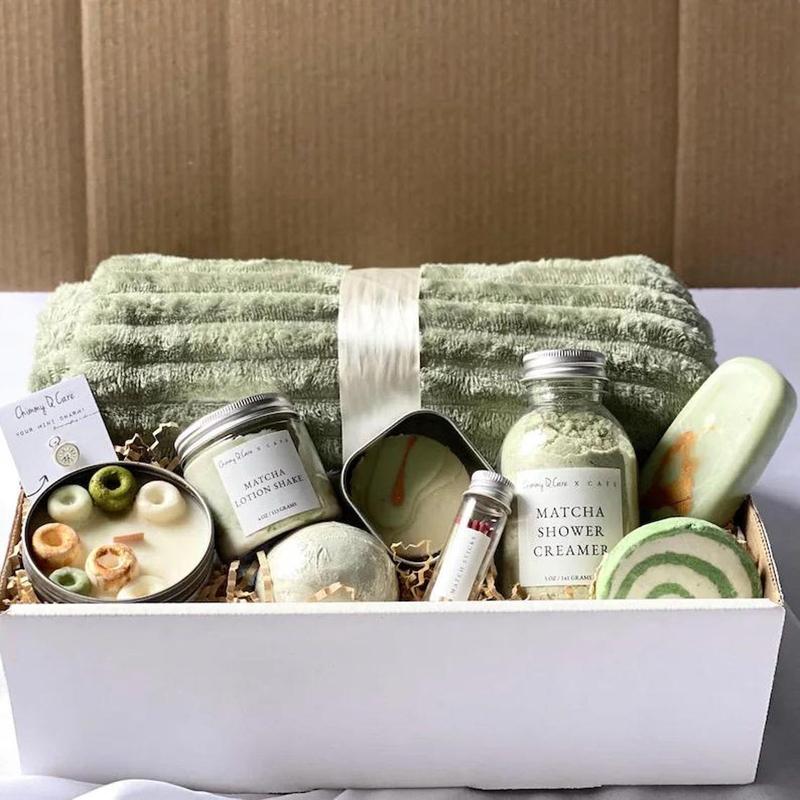 Thinking Of You Gift Box, Hug In A Box, Mom Gift Set, Hygee Gift Box, Encouragement Gift,Cozy Care Package, Self Care Basket, Custom Gift | Christmas Gift Basket | Trendy Gift Box