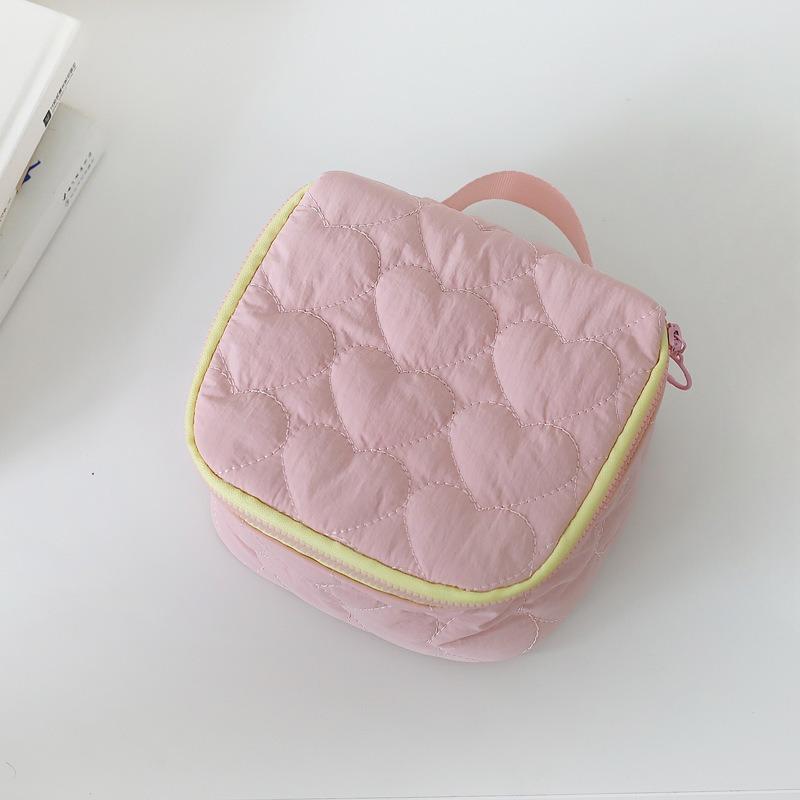 Heart Pattern Quilted Storage Bag, Portable Zipper Sanitary Napkin Storage Bag,  Makeup Organizer, Data Cable Storage Bag for Home Office School