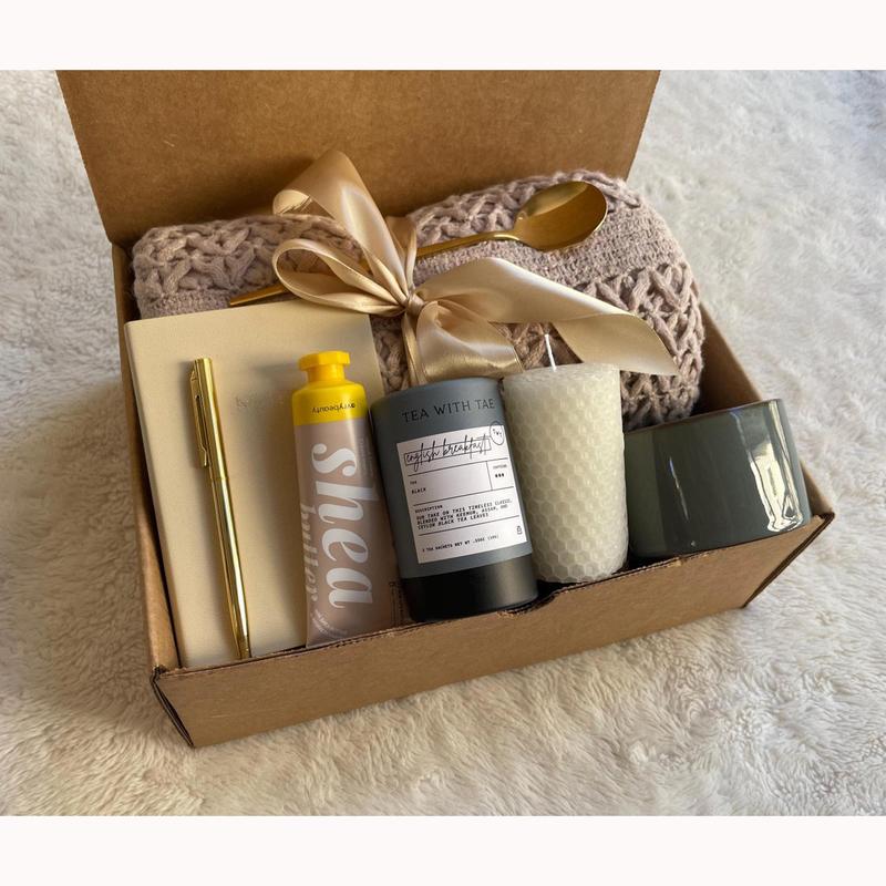 Christmas Gifts Set for Friend, Nice And Warm Care Package for Women, Hygge Gift Basket for Her, Cozy Christmas Gifts for Mother Comfort