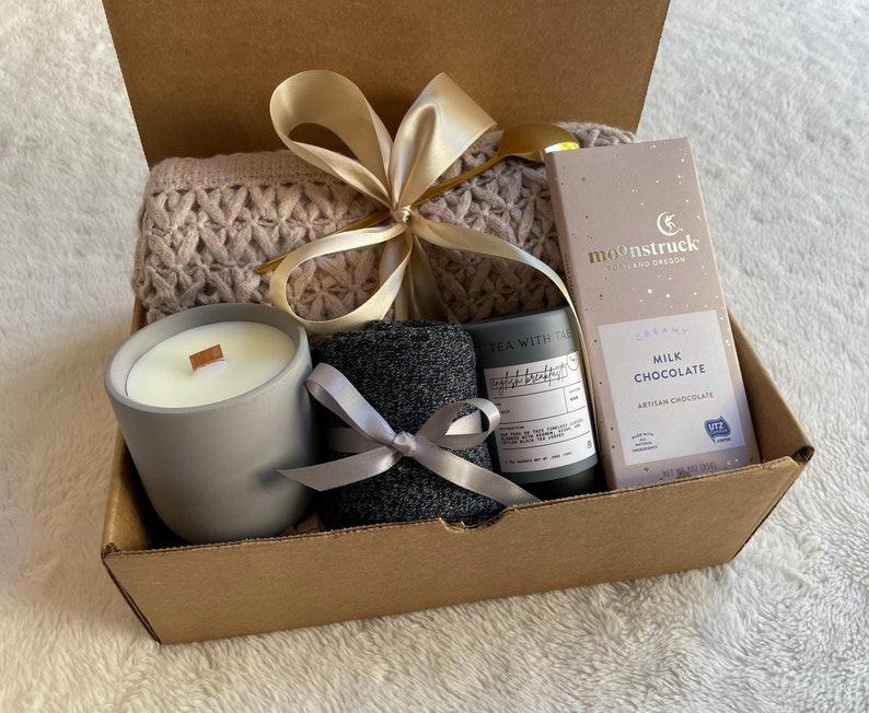 Christmas Gifts Set for Friend, Nice And Warm Care Package for Women, Hygge Gift Basket for Her, Cozy Christmas Gifts for Mother Comfort