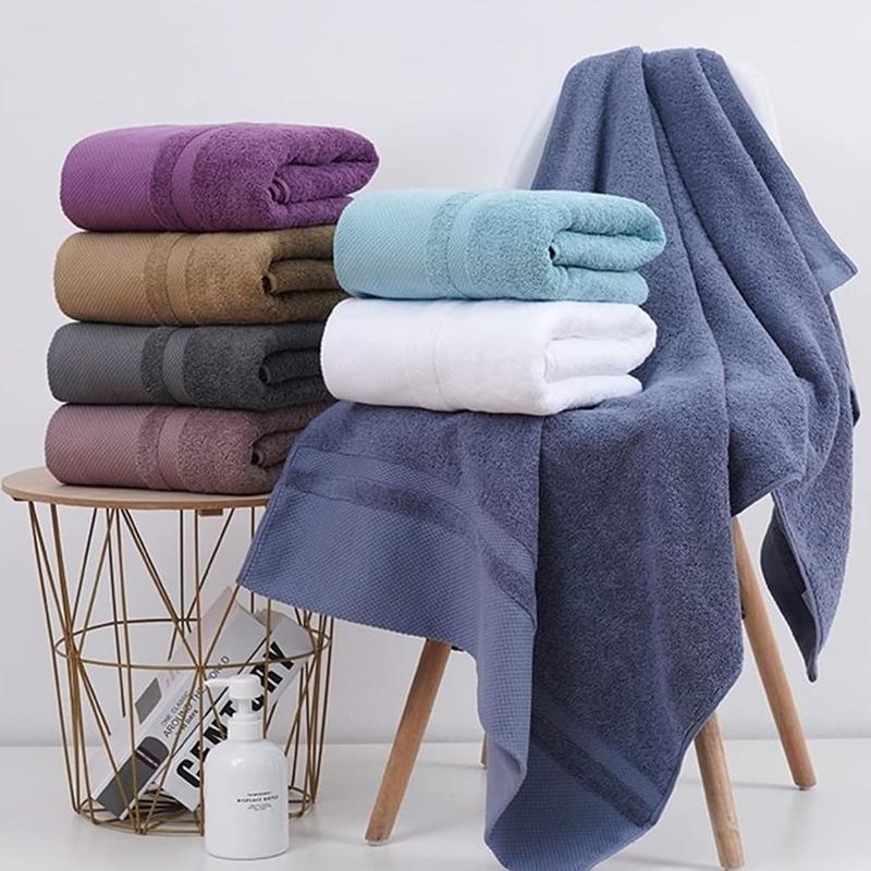 Luxuriously soft bath towel, highly absorbent and quick drying towel for bathrooms, gyms, hotels and spas, solid colour plush bath towel